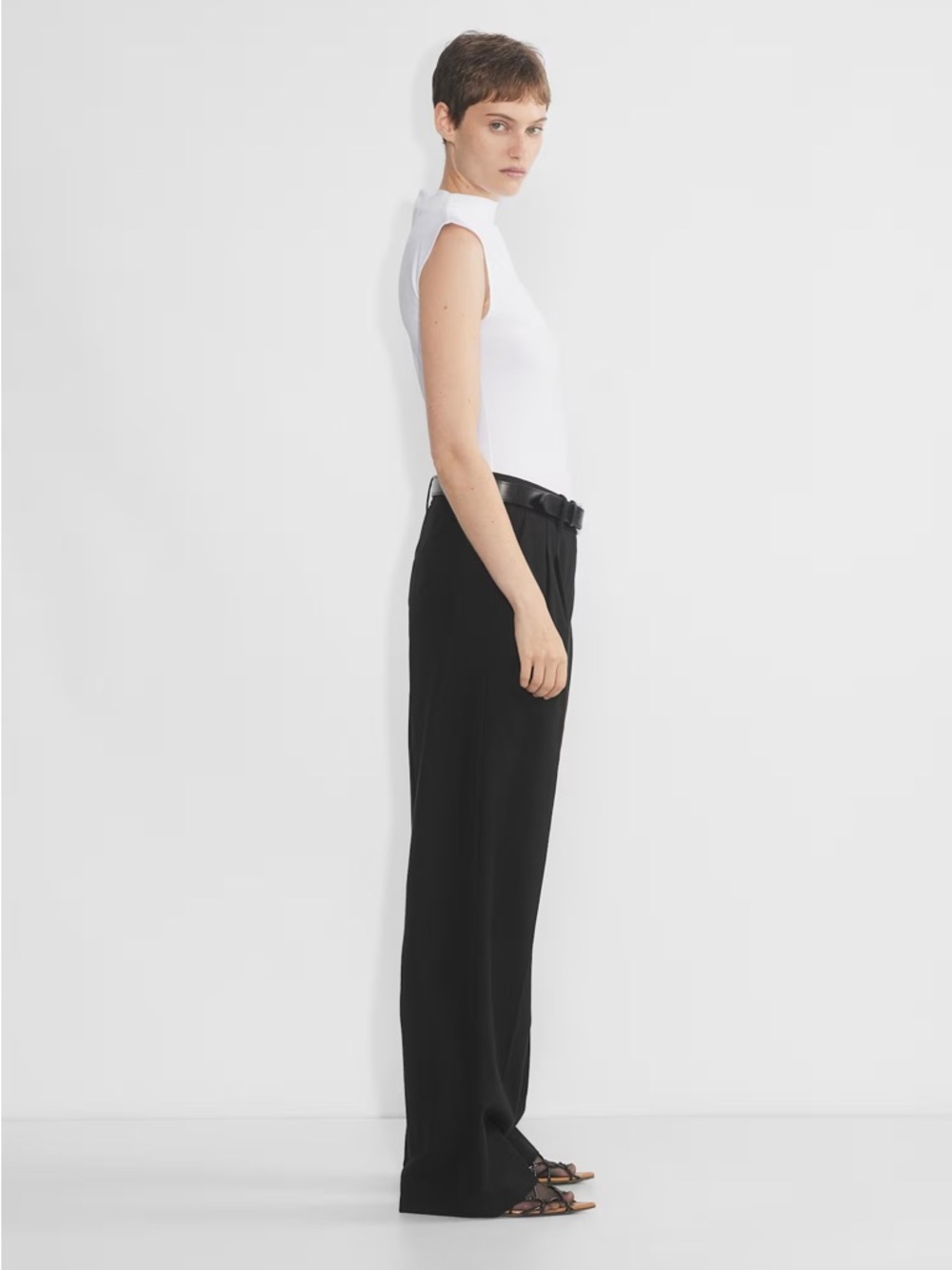 Aritzia Black The Effortless Pant Day Twill, Size 0 - Picture 4 of 16